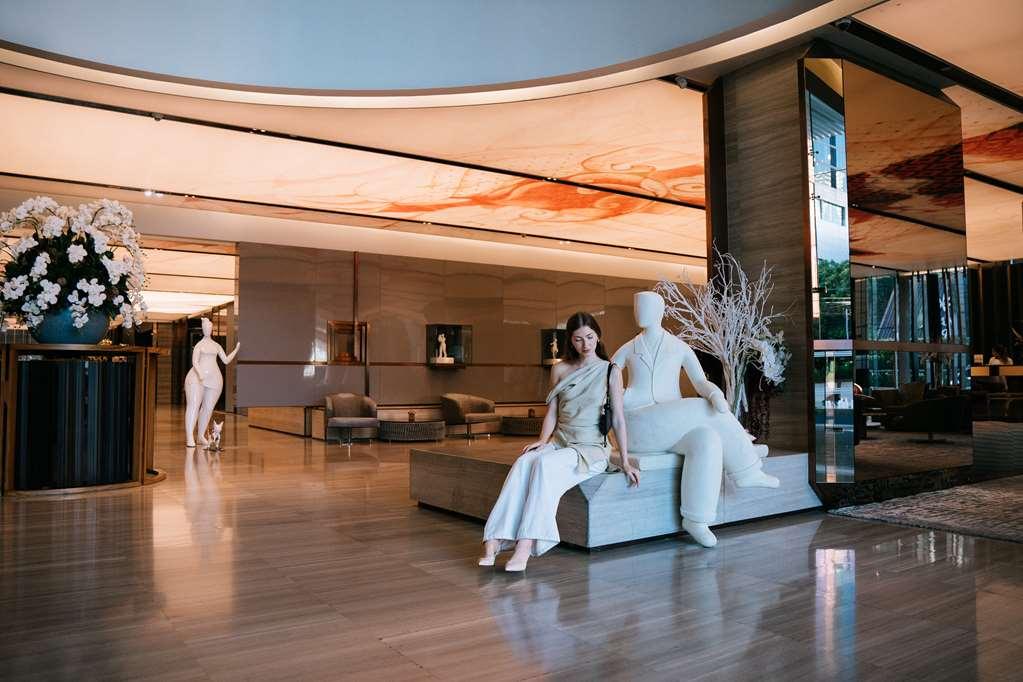 Hilton Sukhumvit होटल 5*